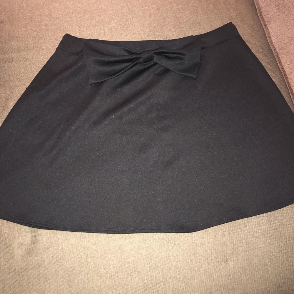 Plus size skirt with bow detail